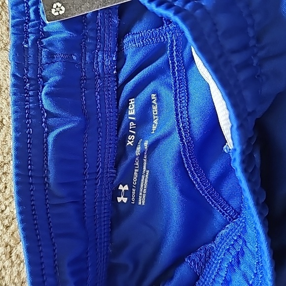 Women's Under Armour 6 inch Basketball Short - Picture 3 of 7